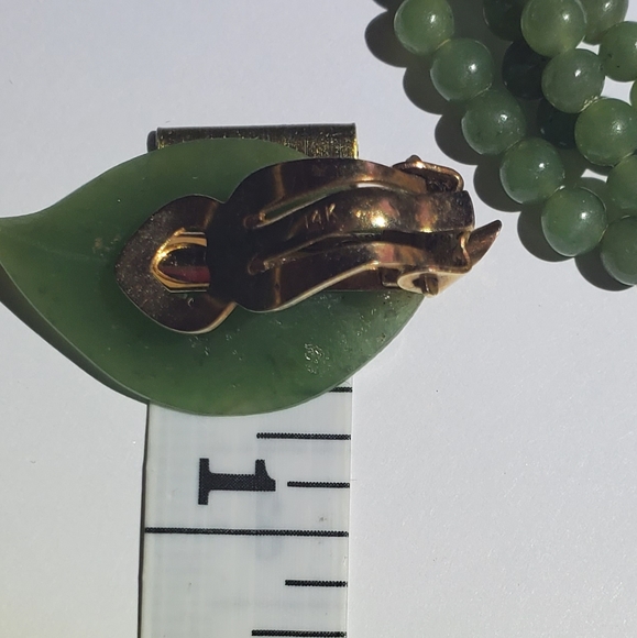 JADE Jewelry set 14k clip-on earrings, 1 brooch , 4 seperate strand necklace - Picture 10 of 15